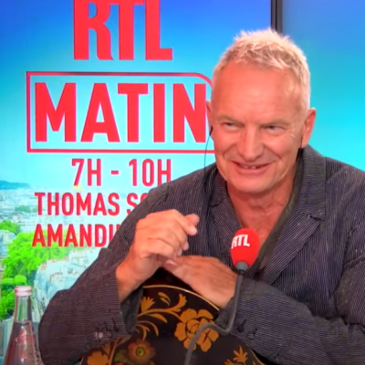 Sting chez RTL… avec l’un de nos interprètes à l’oreillette et à l’antenne ! 🎤✨